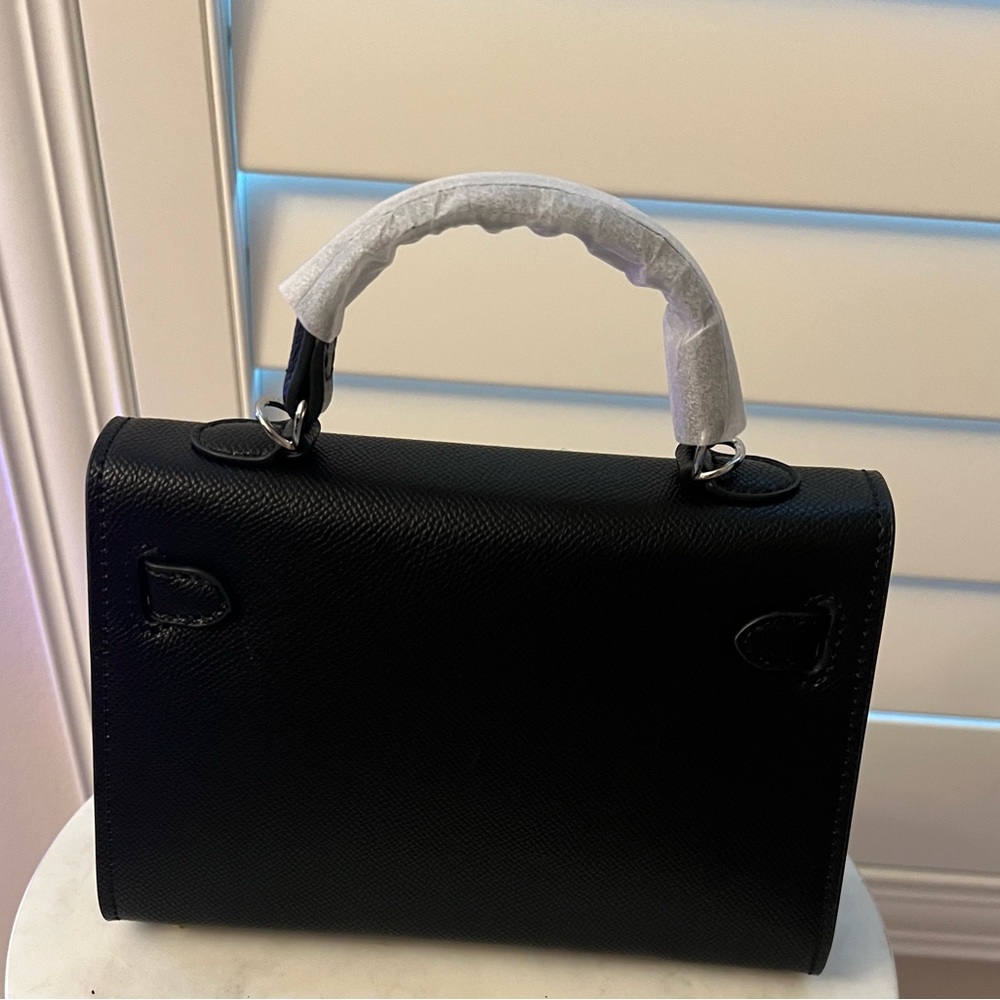 Elegant Black Handbag - Picture 3 of 8